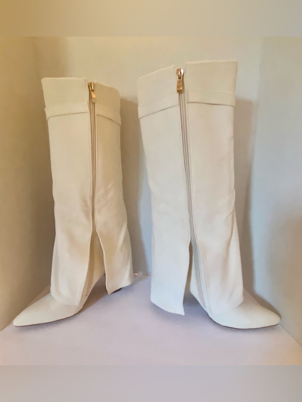 Mi Se Mo Sha NIB White Fold-OverShark Lock Knee High Boots Pointed Toe Size 7.5